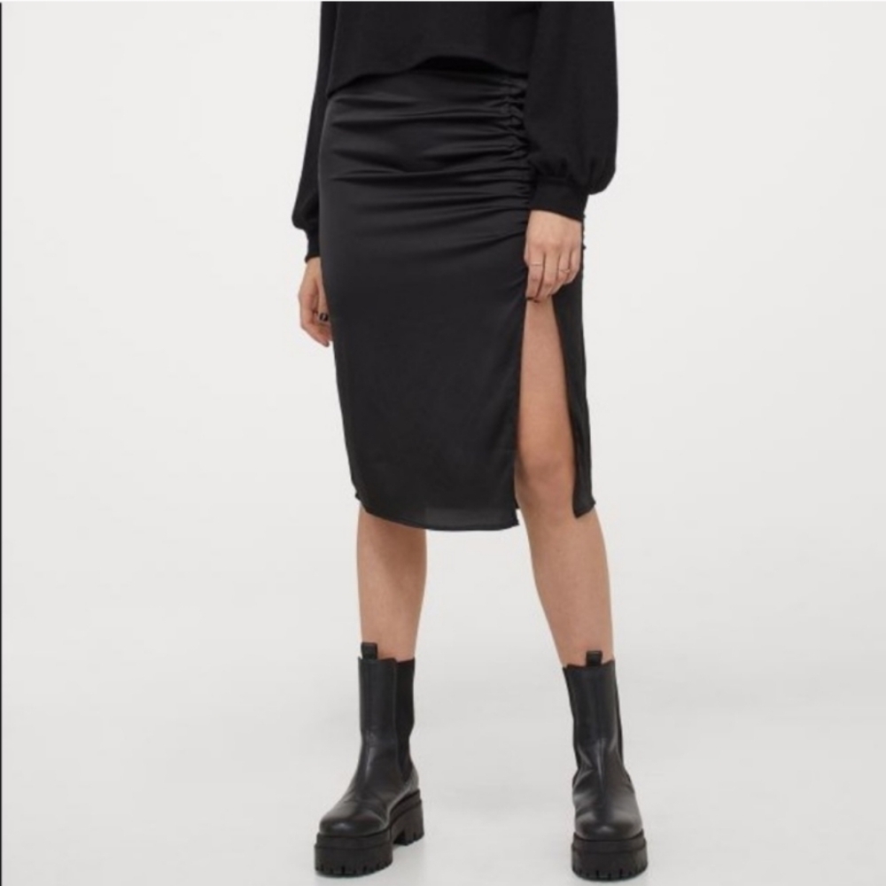 NWOT Divided Ruched Satin Skirt Sz0